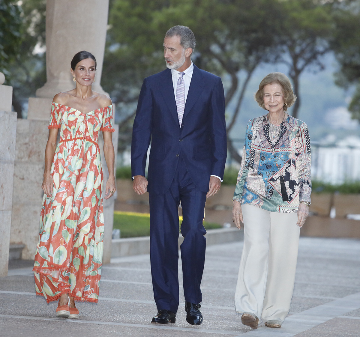 Los Reyes Felipe VI y Letizia 'reinventan' Marivent con la reina Sofía