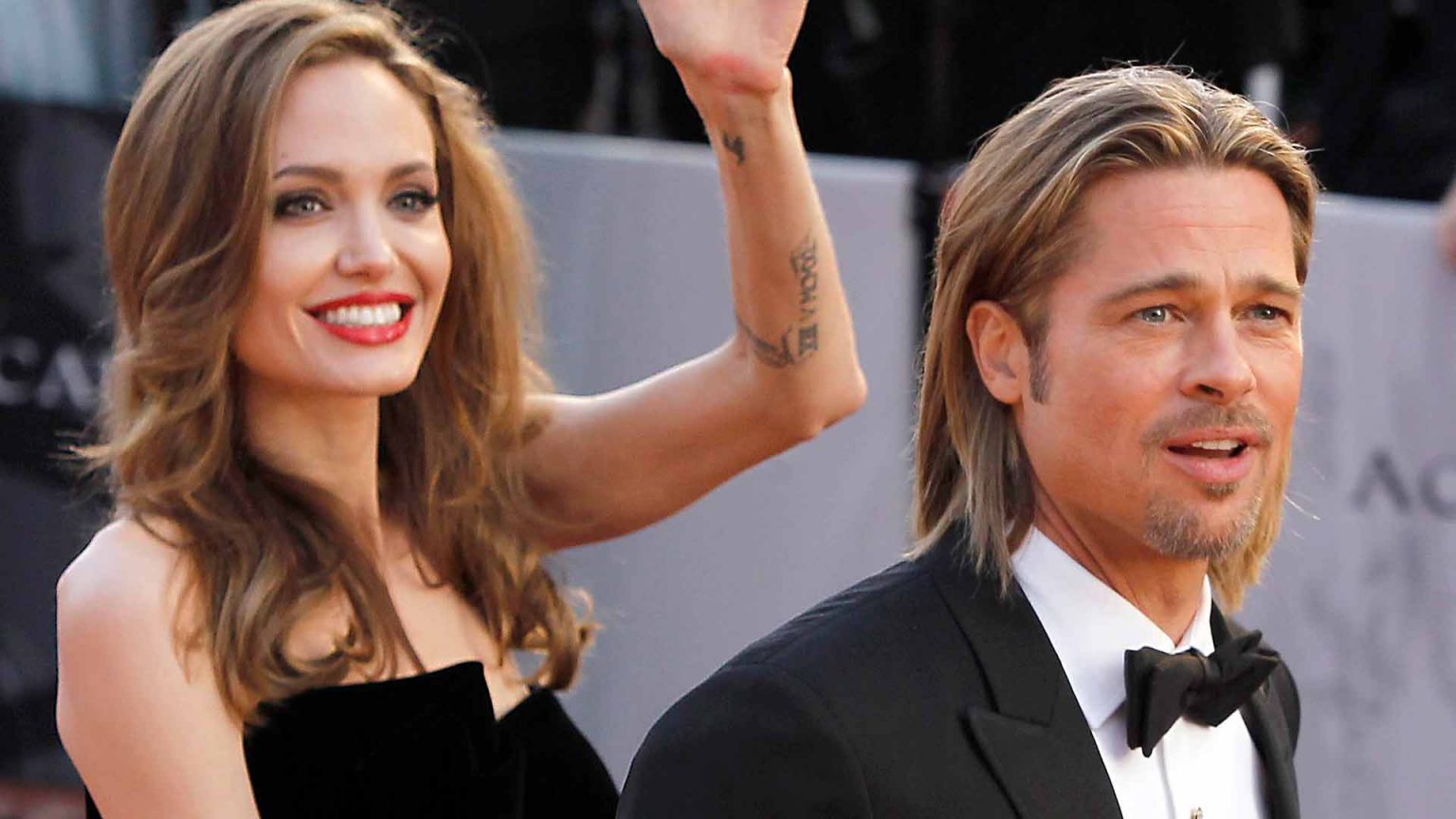 Angelina Jolie acusa a Brad Pitt de “asfixiar” a uno de sus hijos y “golpear” a otro