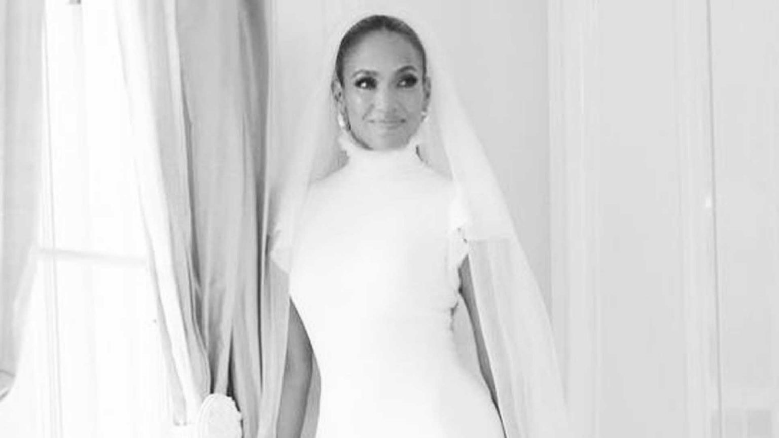 Los tres vestidos de boda de Jennifer Lopez que te dejarán sin palabras