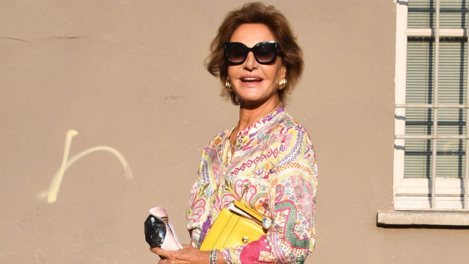 Naty Abascal se viste de Zara para navegar por Capri con un vestido de estilo años 60