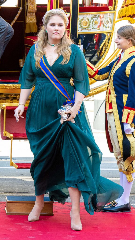 Amalia de Holanda lleva el casquete con las estrellas de diamantes más queridas por su madre