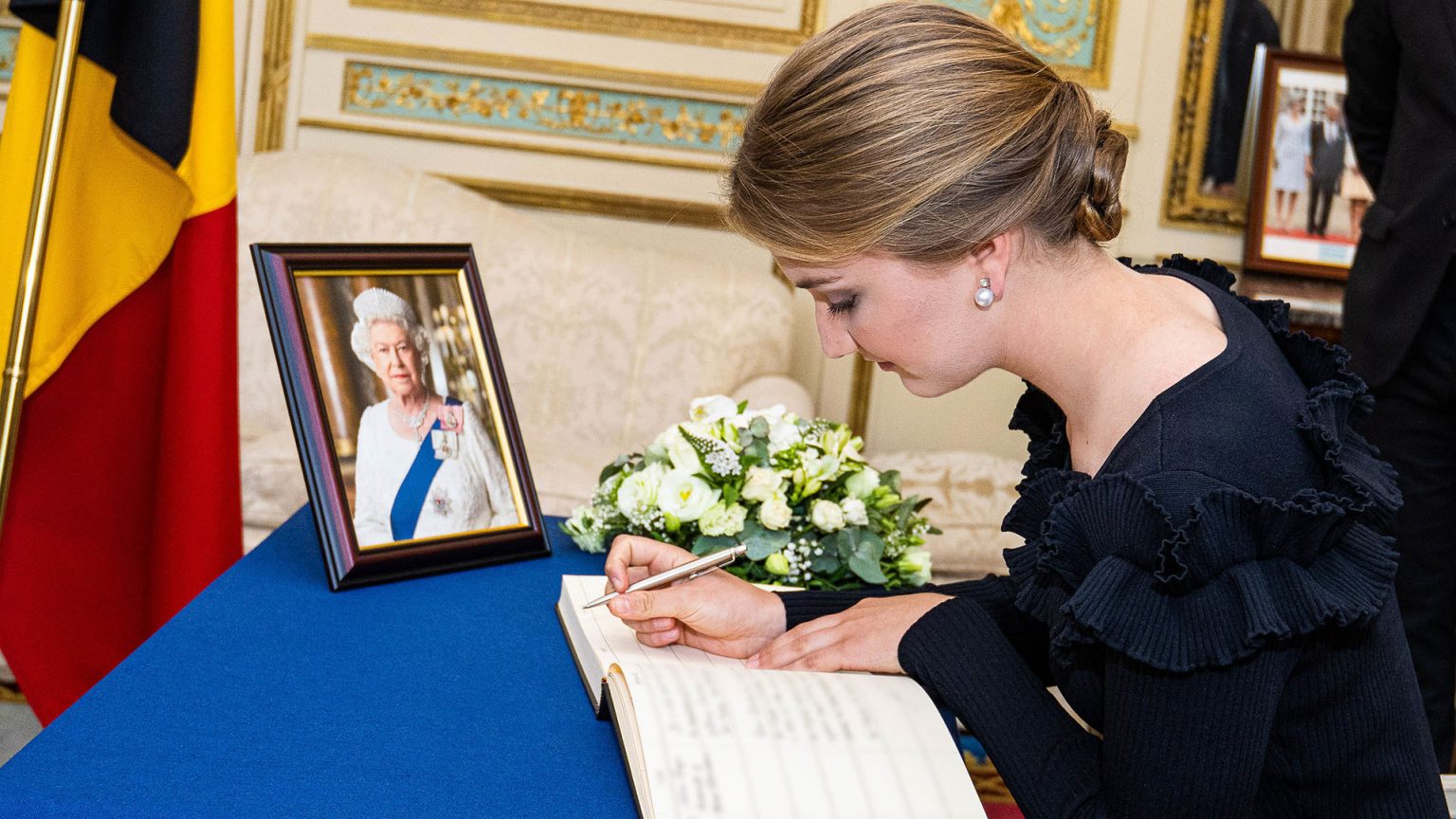 Así define Elisabeth de Bélgica (de elegante luto) a la reina Isabel II