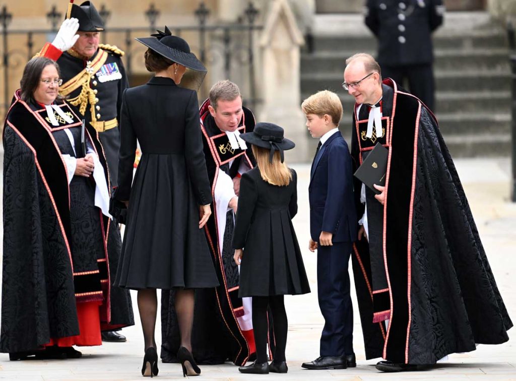 Los pequeños de la familia real se unen por primera vez al funeral de su bisabuela, la reina Isabel