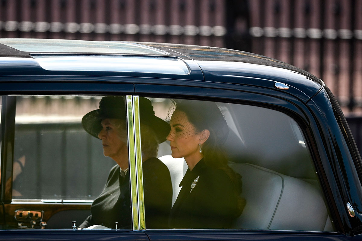 La reina Isabel II ya está en la Abadía de Westminster: así ha sido el cortejo fúnebre desde el Palacio de Buckingham