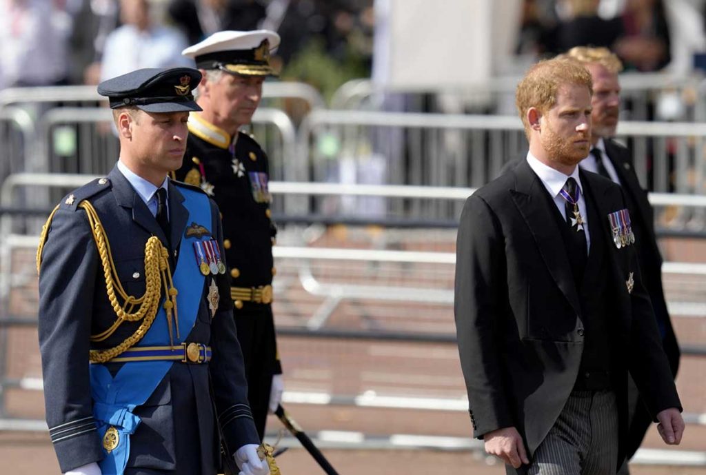 El motivo por el que el príncipe Harry también viste de civil en el funeral de Isabel II