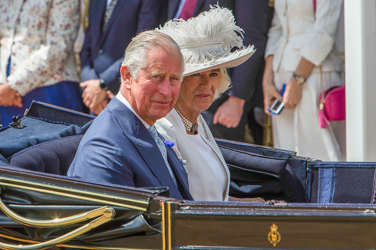 El príncipe Carlos viaja de urgencia a Balmoral para estar junto a su madre, la reina Isabel II