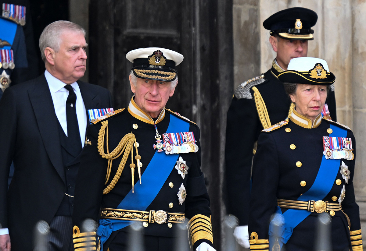 El rey Carlos III elige a sus hermanos Ana y Eduardo como Consejeros de Estado