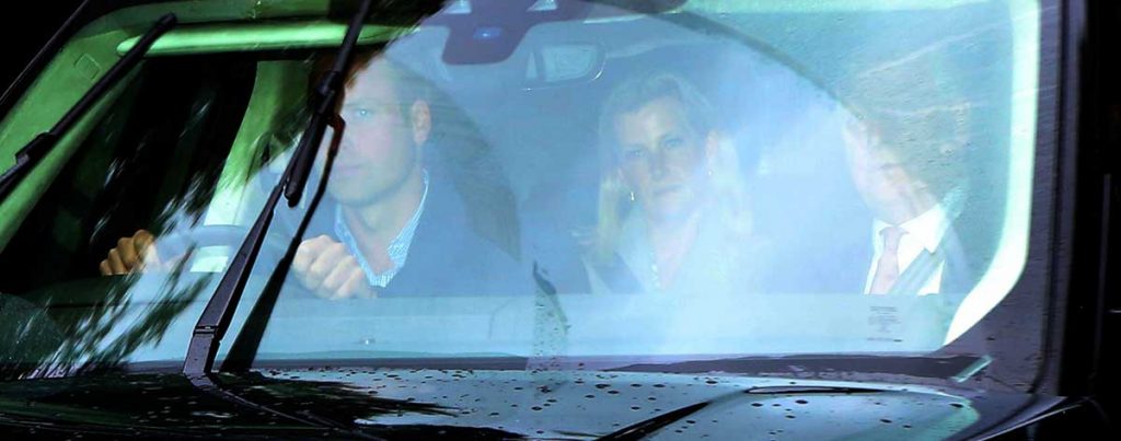 Familia Real británica aterriza en Escocia tras la delicada situación de la Reina Isabel II