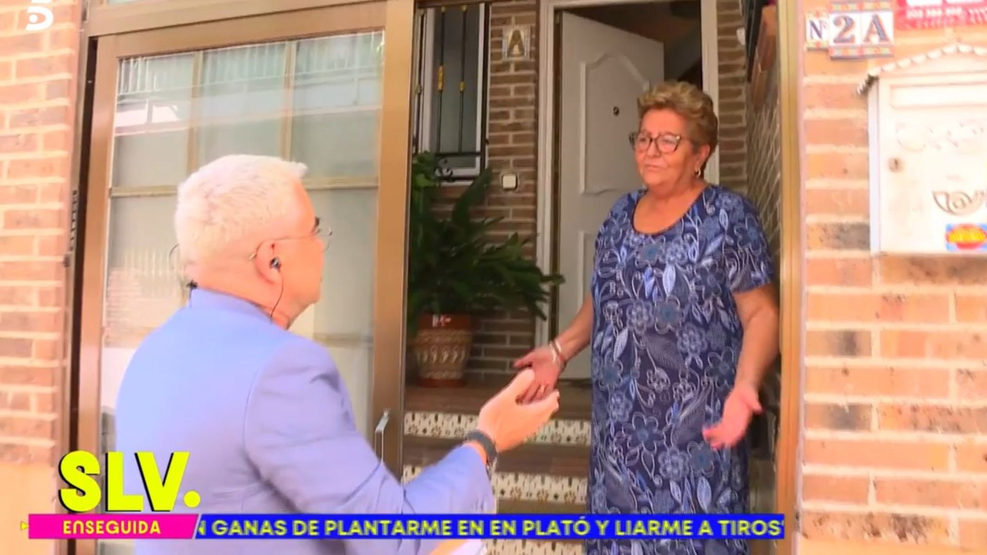 Jorge Javier Vázquez se presenta por sorpresa en casa de Conchi, la hermana de José Ortega Cano