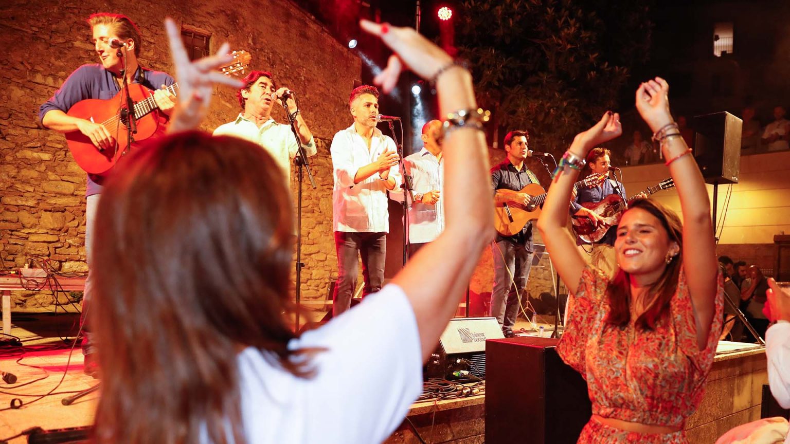 La felicidad de Tana Rivera bailando la música de su padre en Ronda