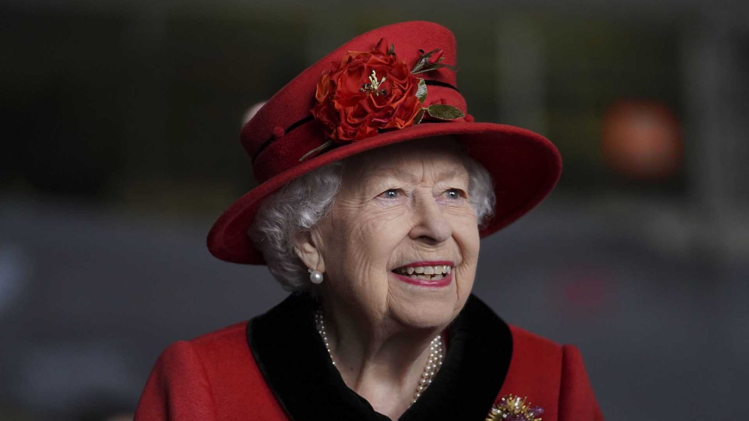 La reina Isabel II padeció un cáncer de huesos en sus últimos años, según un amigo