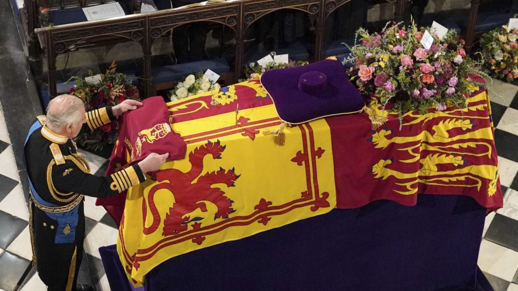 Primera imagen de la tumba de la reina Isabel II: aquí es donde descansa tras su funeral