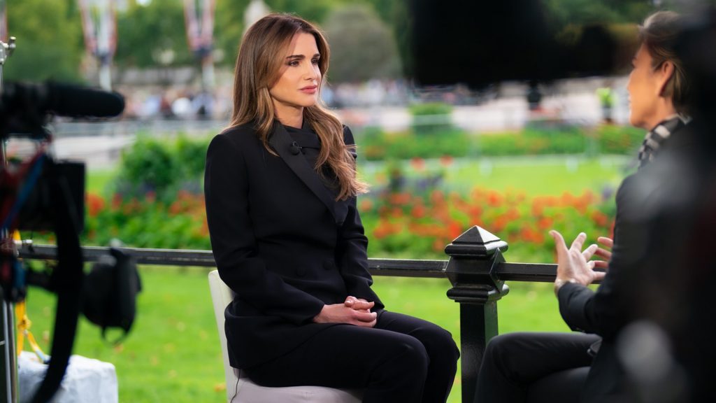 Rania de Jordania se sincera sobre la reina Isabel: "Yo era nueva y le pedí consejo"