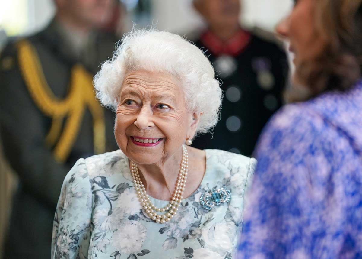 La Reina Isabel muy sonriente.
