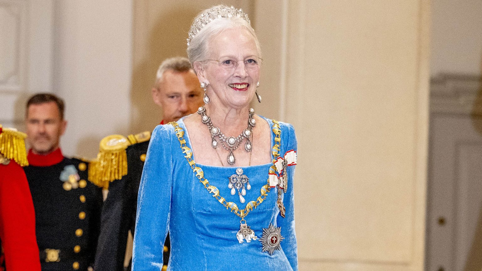 Margarita de Dinamarca celebra sus 50 años en el trono bajo el duelo por Isabel II