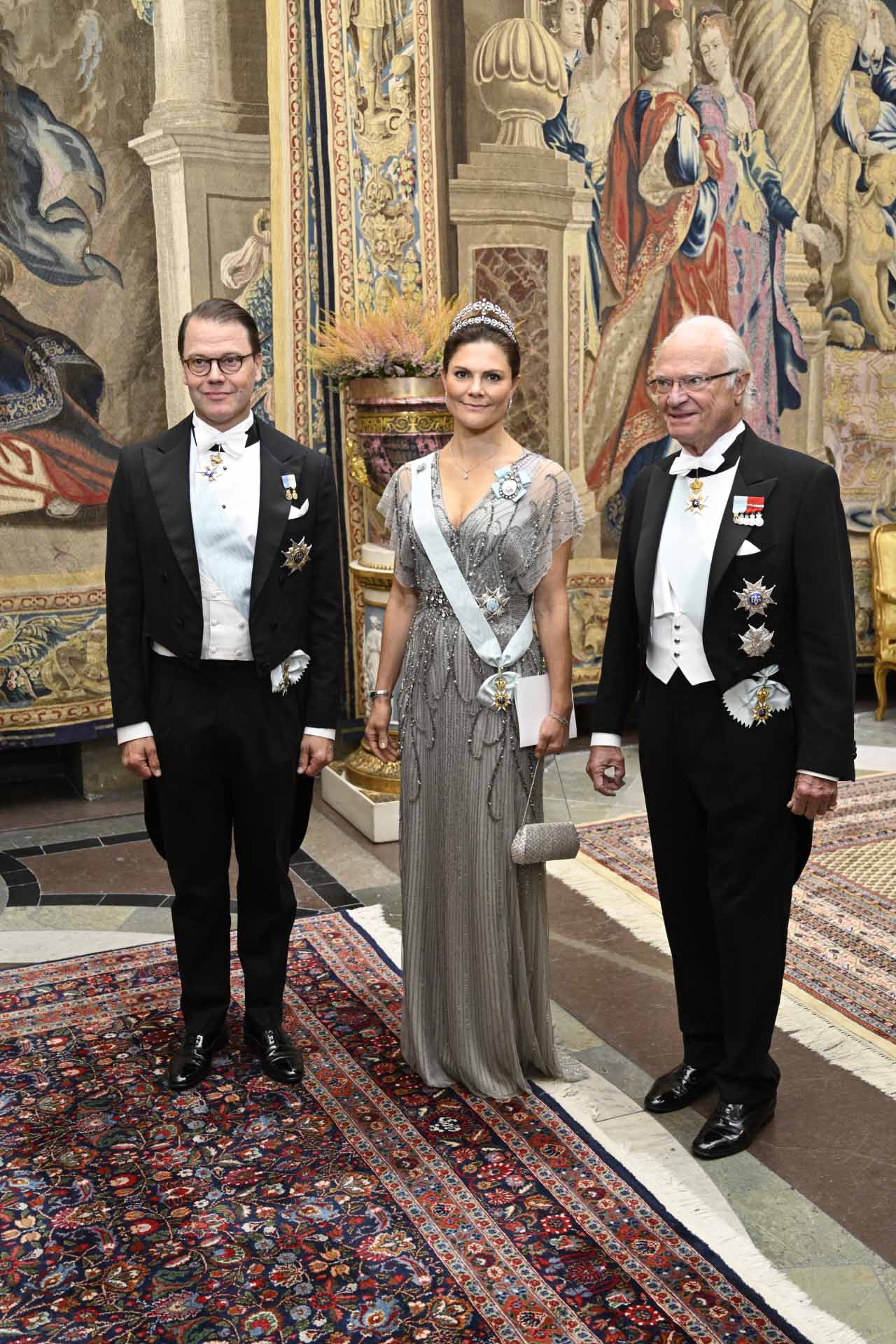Las princesas Victoria y Sofía de Suecia presumen de tiaras y joyas en el Palacio Real de Estocolmo