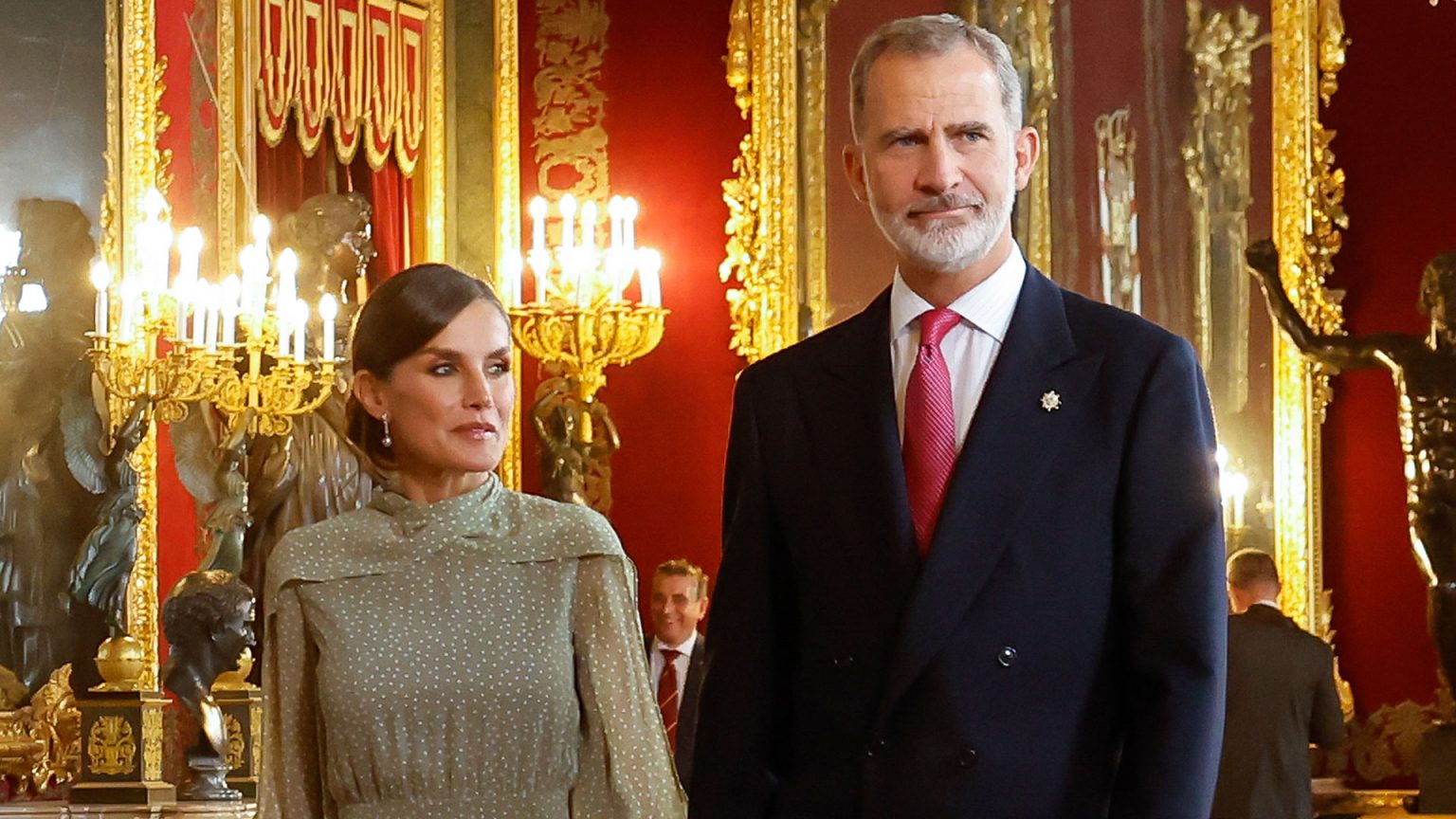 Cerveza fría, agua en vaso de cristal y un exclusivo menú: lo que degustaron Felipe, Letizia y sus invitados en el Palacio Real