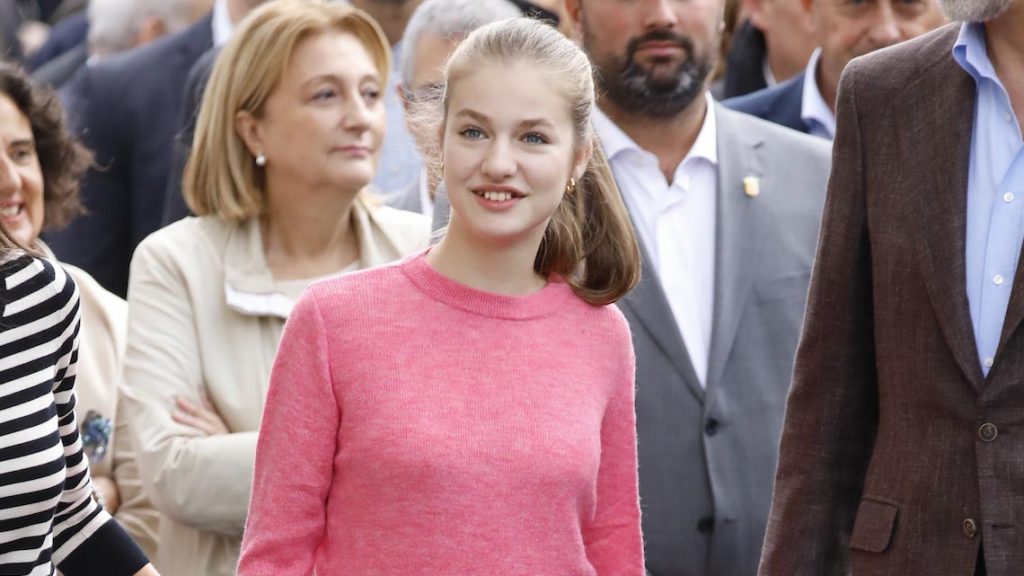 La Princesa Leonor elige la combinación más fashion para visitar el Pueblo Ejemplar de Asturias