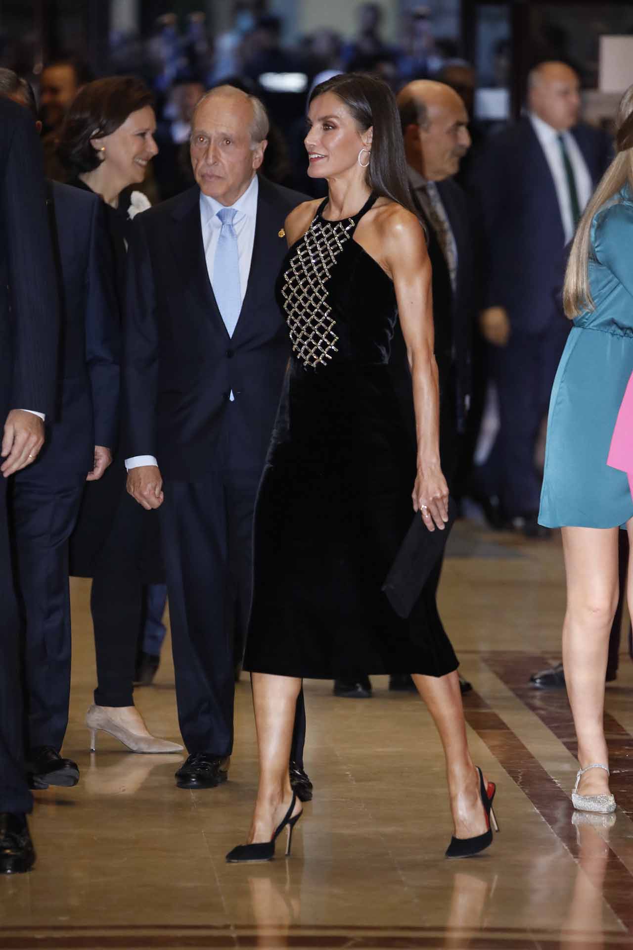 La Reina Letizia, 'coraza' brillante para el concierto de los Premios Princesa de Asturias