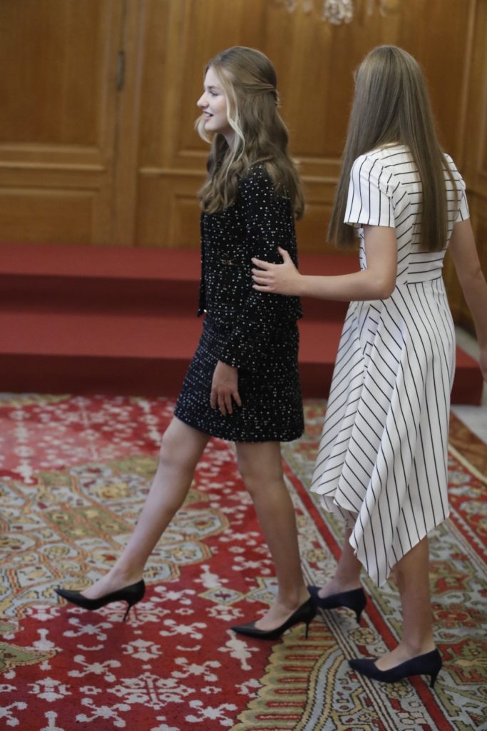 Leonor, fabulosa con chaqueta y minifalda de 'tweed' en la recepción de los Princesa de Asturias