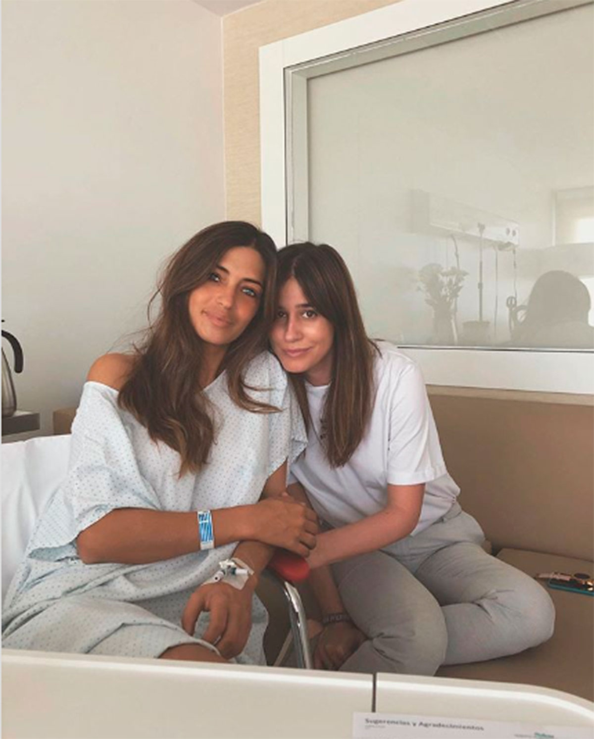 Sara Carbonero publica un vídeo tras salir del hospital: "La felicidad no me cabía en el pecho"