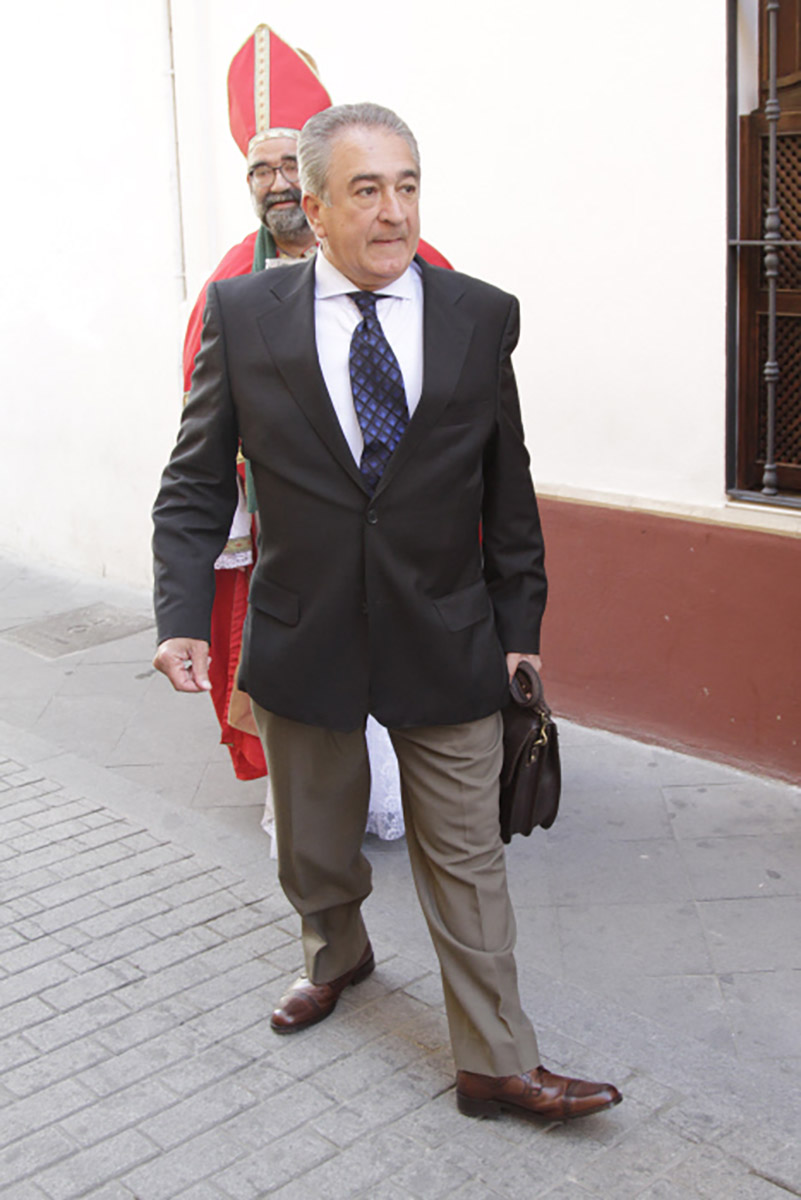 Bernardo Pantoja durante el bautizo de Ana Rivera en la foto : mocito feliz 12/03/2016 Sevilla