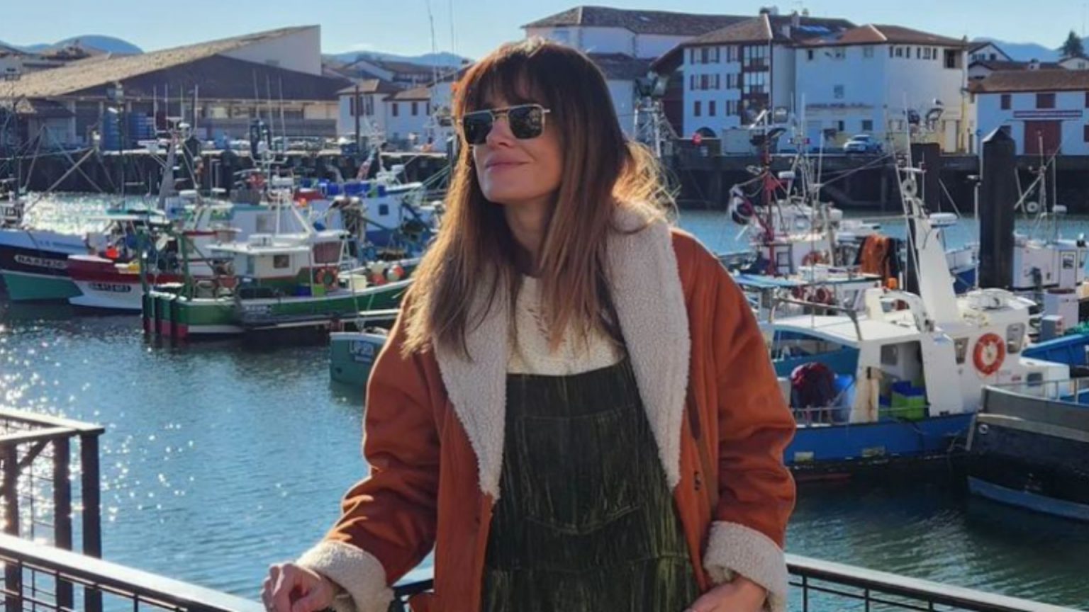 El look folk de Isabel Jiménez para hacer turismo en invierno causa sensación