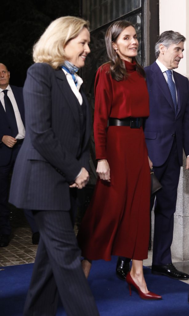 La Reina Letizia, su vestido de Massimo Dutti es el mejor reclamo antes de Navidad