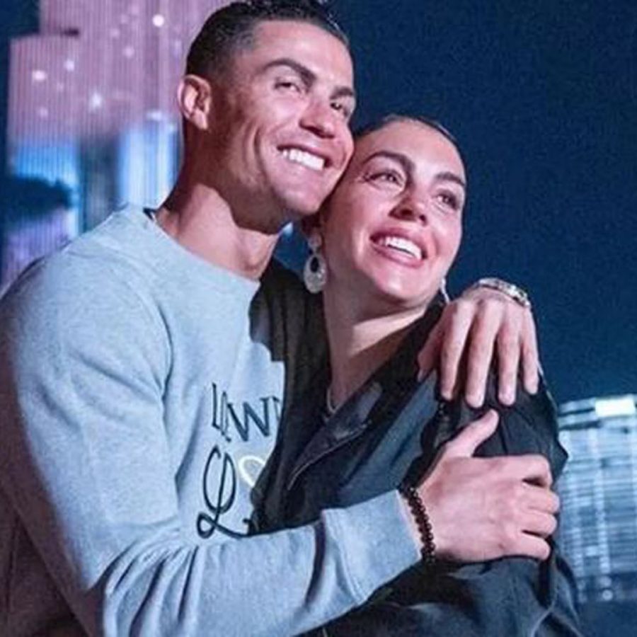 Georgina Rodríguez y Cristiano Ronaldo abrazados.
