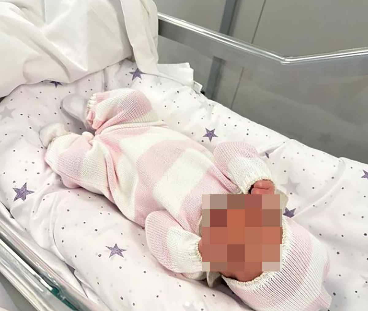 Alice Campello, mujer de Álvaro Morata, en la UCI tras dar a luz a su cuarto hijo, una niña llamada Bella