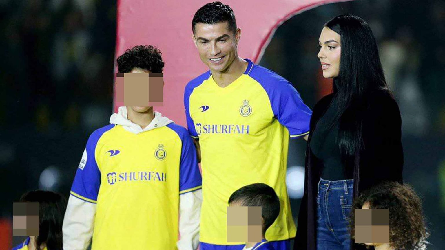 Cristiano Ronaldo, arropado por Georgina Rodríguez y sus hijos en su presentación en Arabia Saudí