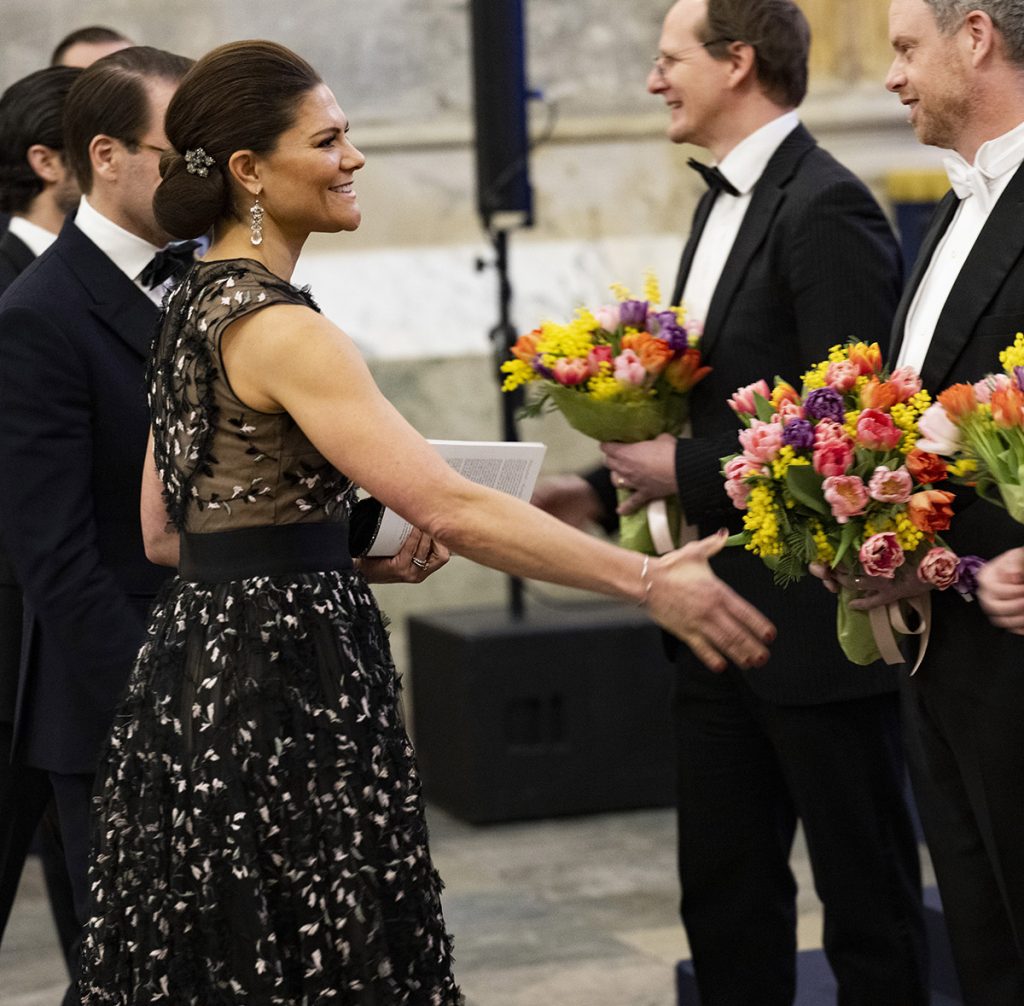 Victoria de Suecia saca músculos con un fabuloso vestido a buen precio