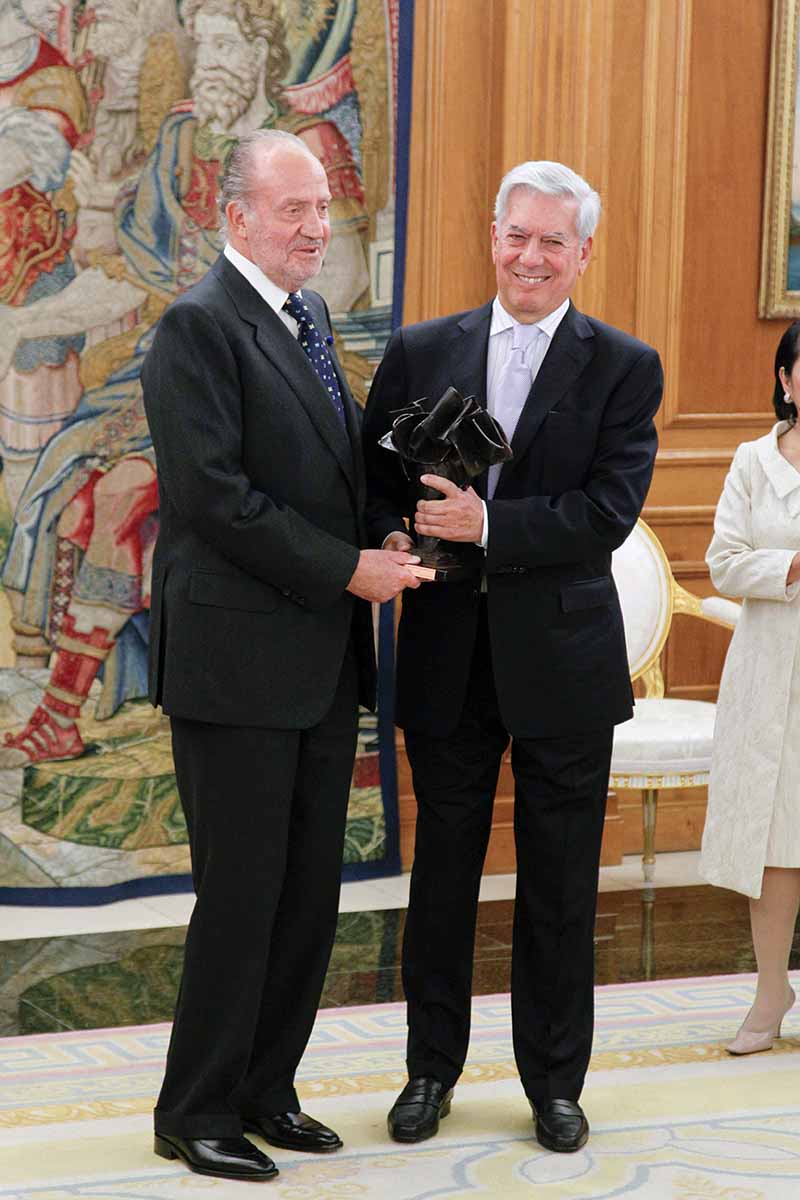 El Rey Juan Carlos irá al ingreso de Mario Vargas Llosa en la Academia francesa