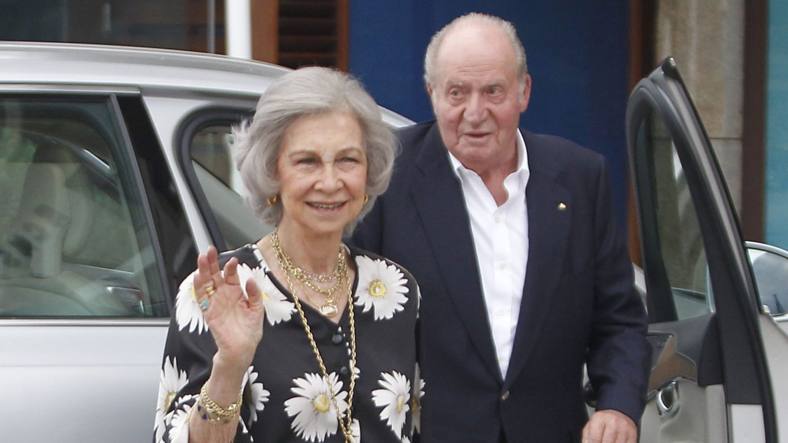 El Rey Juan Carlos y Doña Sofía, juntos de nuevo para ir al funeral de Constantino de Grecia