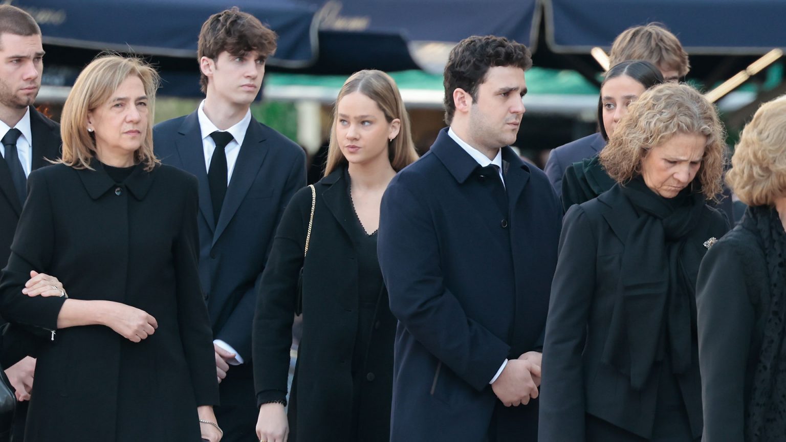Irene Urdangarin reaparece junto a su familia en el funeral de Constantino de Grecia