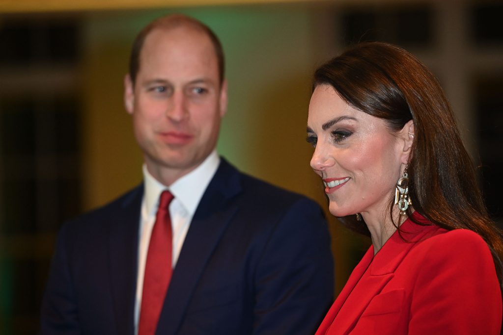 Kate Middleton imita a Letizia con el traje rojo más seductor