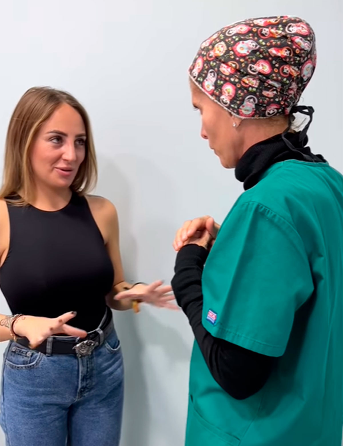 La increíble imagen del cambio físico de Rocío Flores nueve meses después de su complicada lipoescultura
