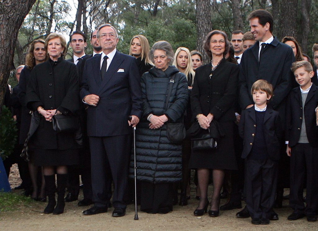 Nueva foto con los eméritos: los Reyes Felipe y Letizia asistirán al funeral de Constantino de Grecia