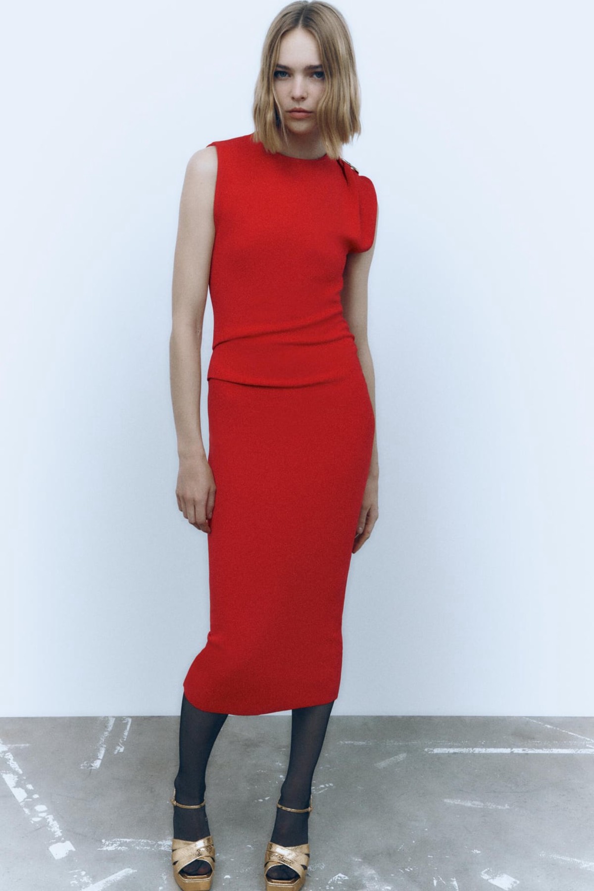 Patricia Pardo vestido rojo zara
