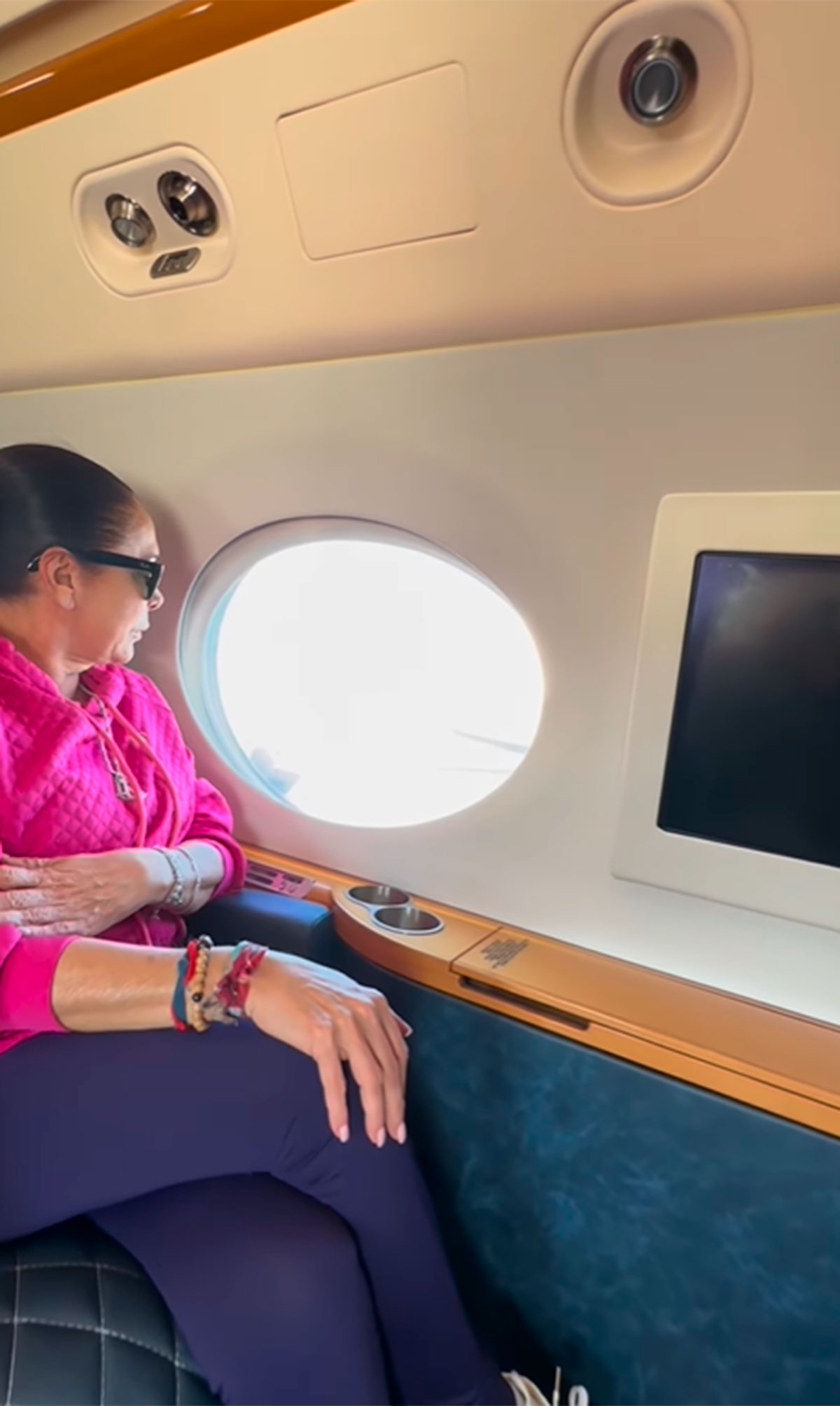 Anabel Pantoja e Isabel Pantoja ya están en Nueva York: así ha sido su vuelo en jet privado