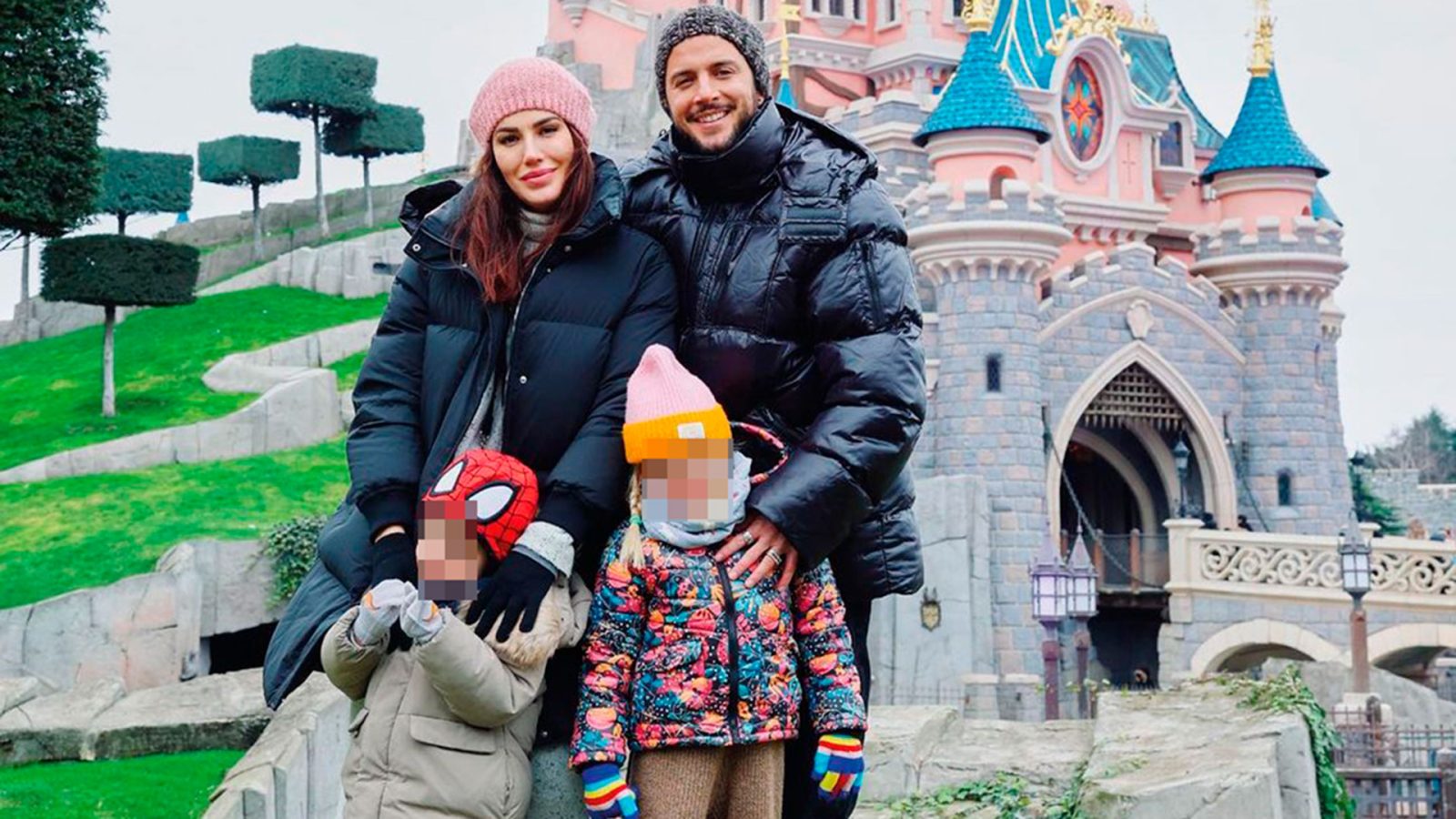 El álbum de fotos del viaje familiar de Manuel Carrasco y Almudena Navalón a Disneyland París