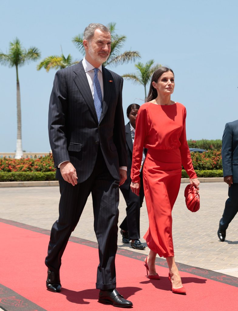 El significativo cambio de la Reina Letizia para despedirse de Angola