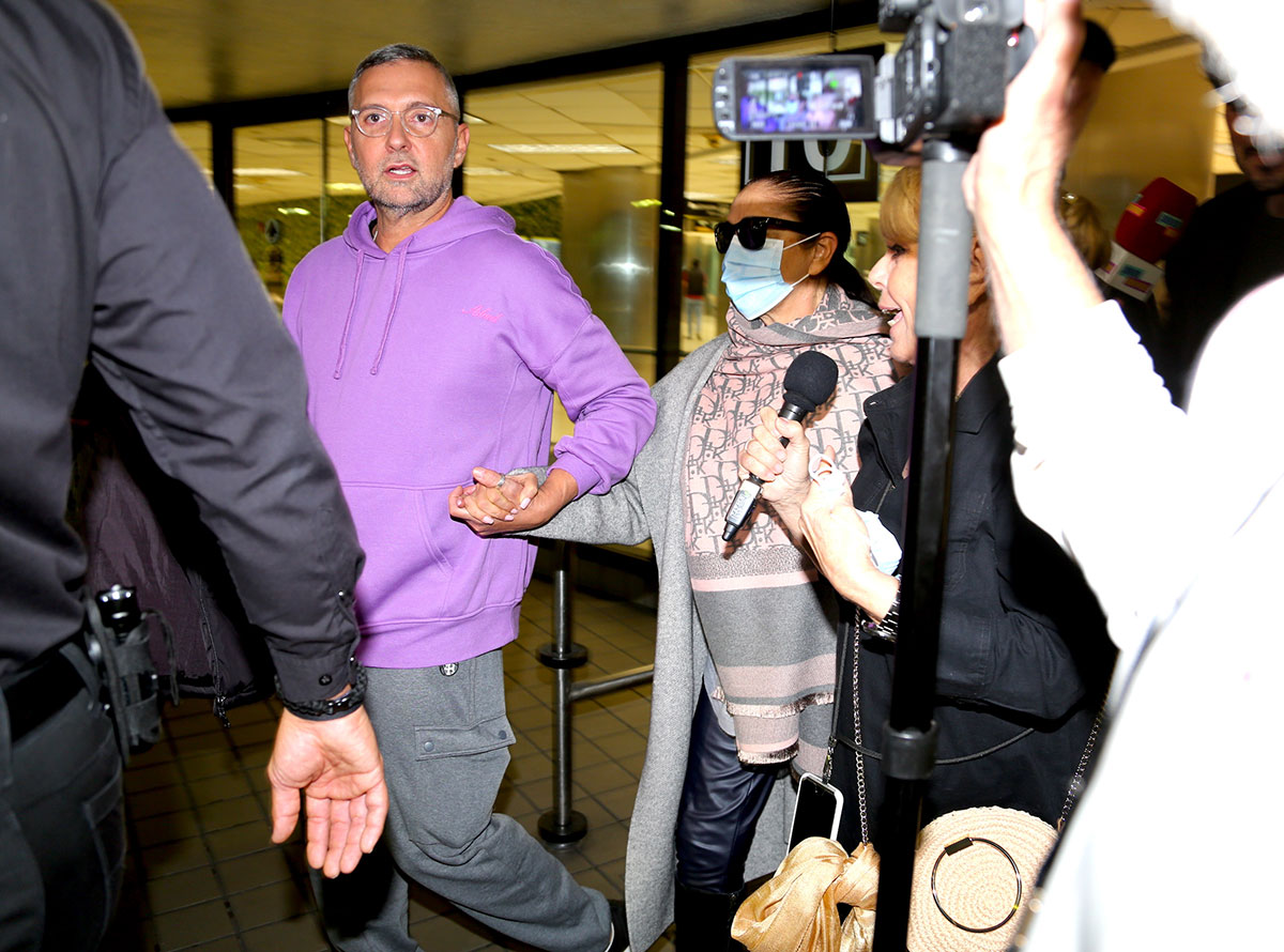 Guardaespaldas, fans y mucha prensa: así ha sido la llegada triunfal de Isabel Pantoja a Miami