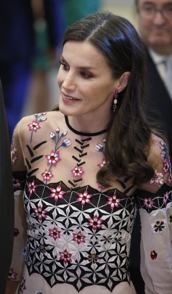 La Reina Letizia da una segunda oportunidad a un vestidazo que estrenó en Corea