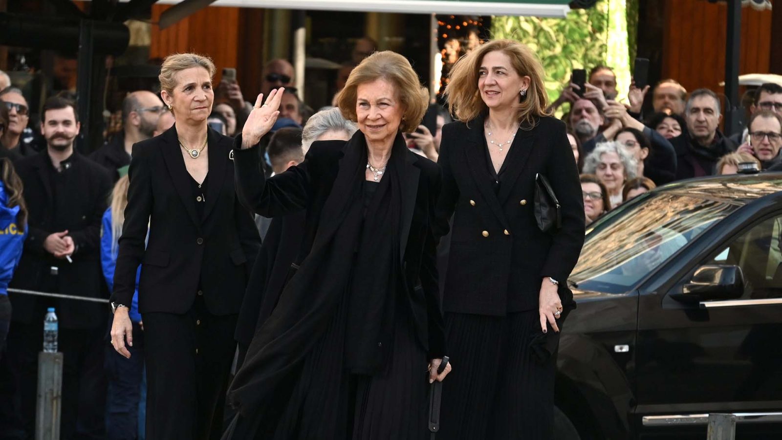 La Reina Sofía y las infantas Elena y Cristina acuden a la misa homenaje por Constantino de Grecia