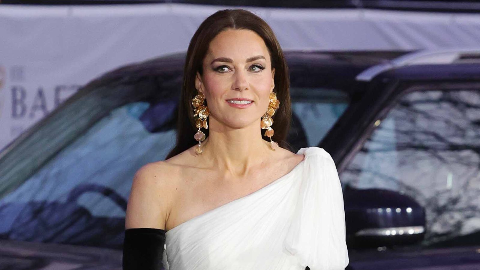 Los 10 pendientes de Zara más glamurosos que compiten con los de Kate Middleton