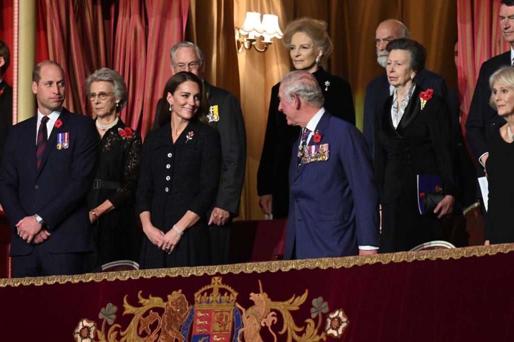 Carlos III pone orden en la Familia Real británica antes de su coronación