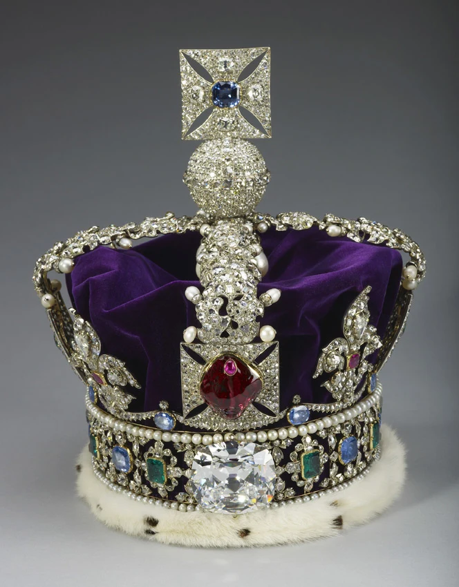 Las dos coronas históricas (que suman más de 5.600 diamantes) que llevará el Rey Carlos III en su coronación