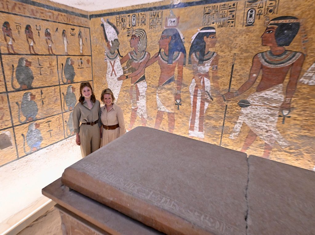 El look aventurero de Elisabeth de Bélgica para 'descubrir' la tumba de Tutankamón