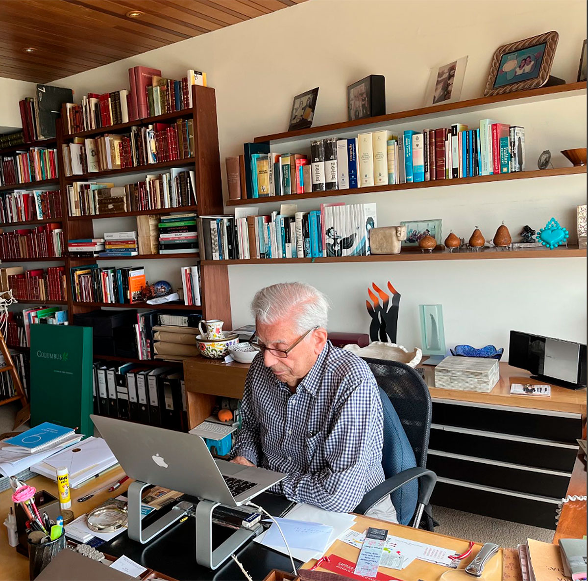 Entramos en el despacho (cero minimalista) de Mario Vargas Llosa en su casa de Perú